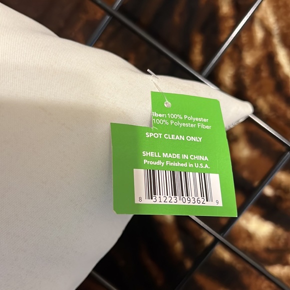 New Truliving Outdoors “Farm Fresh” Toss Pillow Cow Pig Rooster 16” x 16” - Picture 7 of 7